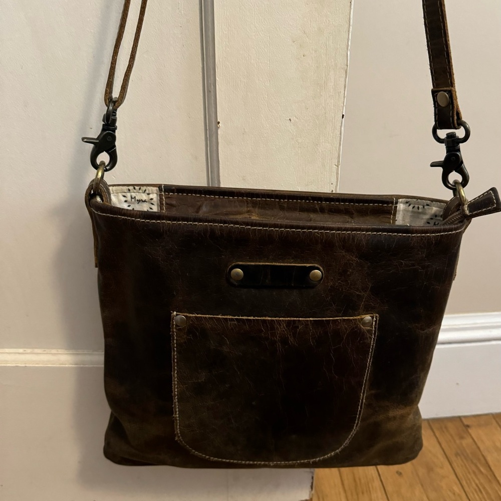 Myra Bag Brown with Cream Patterned Interior

Beautiful Beast